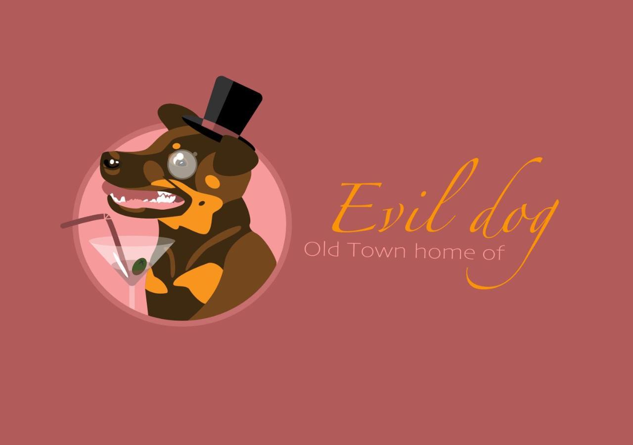Old Town Home Of Evil Dog Vilnius Exterior photo
