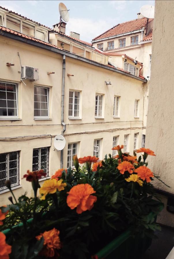 Old Town Home Of Evil Dog Vilnius Exterior photo
